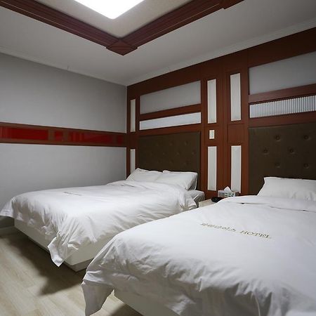 גנגנאונג Paradaise Motel מראה חיצוני תמונה