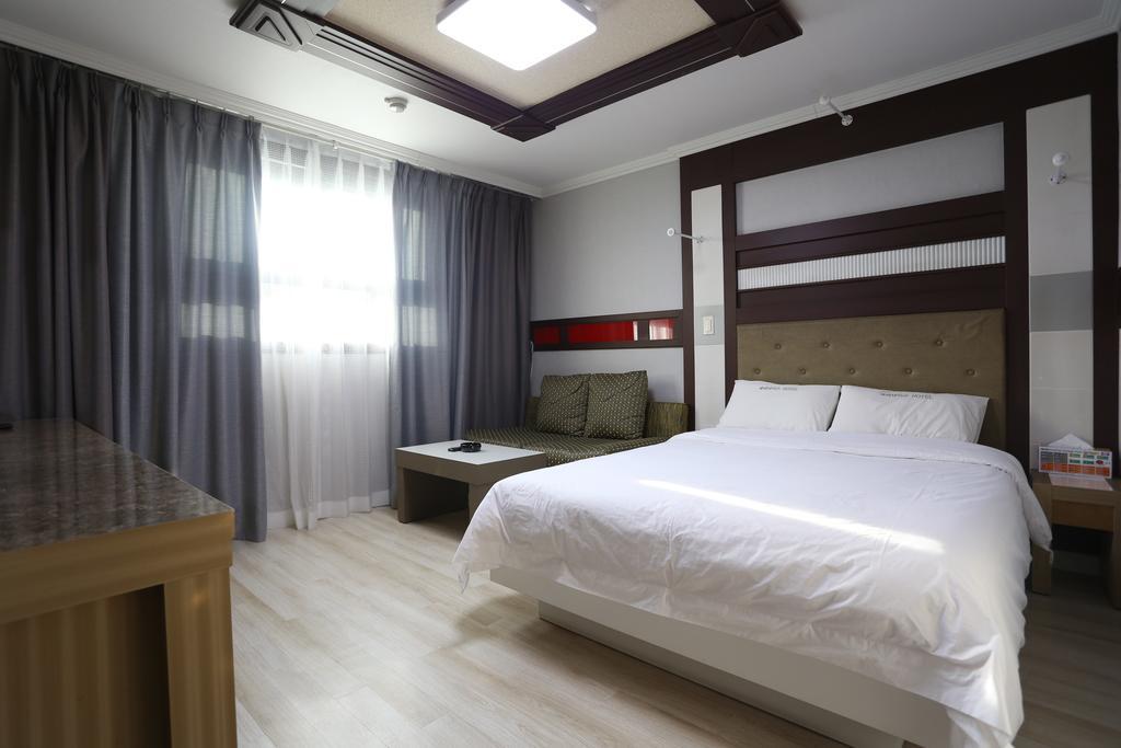 גנגנאונג Paradaise Motel מראה חיצוני תמונה