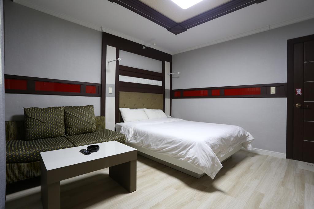 גנגנאונג Paradaise Motel מראה חיצוני תמונה