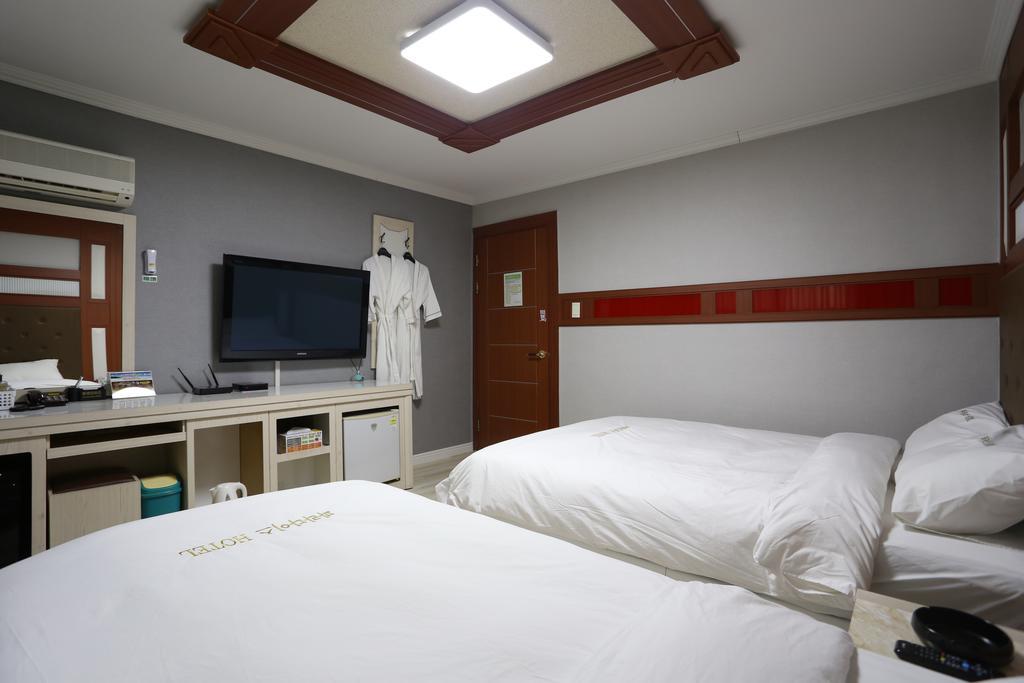 גנגנאונג Paradaise Motel מראה חיצוני תמונה