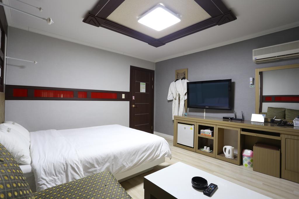גנגנאונג Paradaise Motel מראה חיצוני תמונה