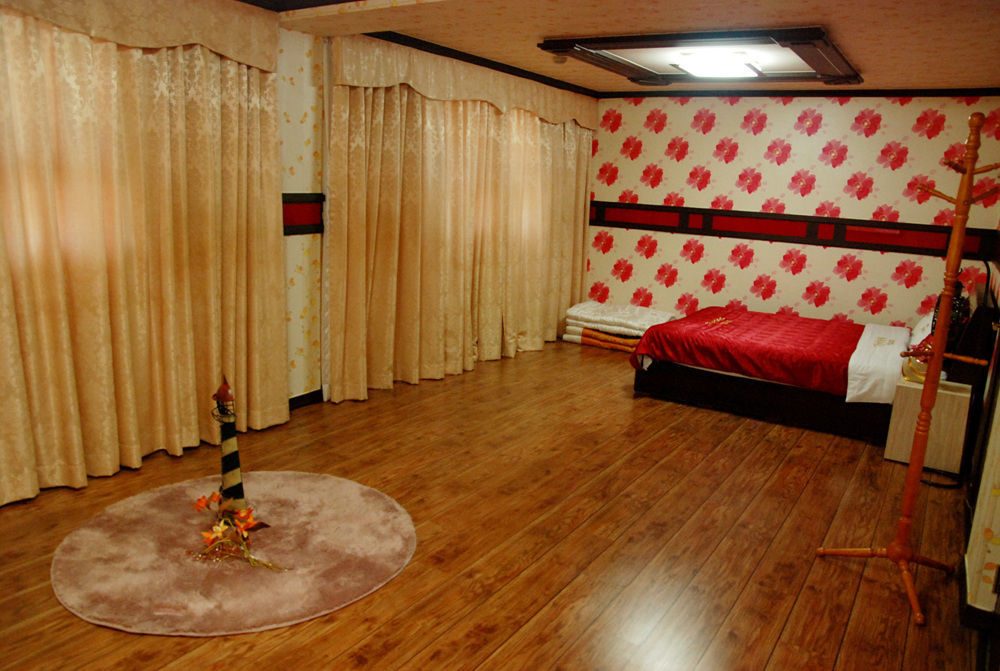 גנגנאונג Paradaise Motel מראה חיצוני תמונה