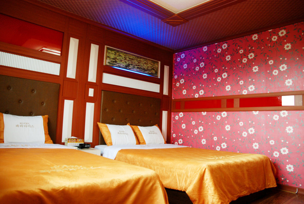 גנגנאונג Paradaise Motel מראה חיצוני תמונה