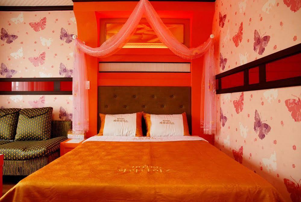 גנגנאונג Paradaise Motel מראה חיצוני תמונה